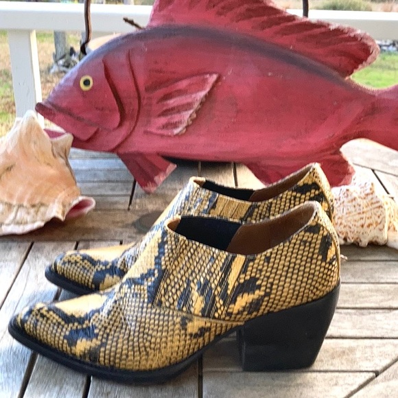 Chloe Rylee Low Boot 🥾 Snake Skin Python Print One of the "It" Patterns Luxe - Picture 3 of 16